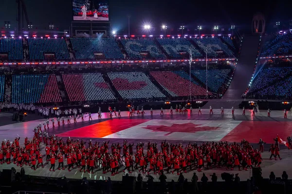 カナダのオリンピック チームが韓国の平昌のオリンピック スタジアムで式典平昌 2018年オリンピックへ行進したピョンチャン 2018 — ストック写真