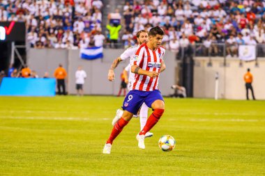 Doğu RUTHERFORD, NJ - 26 Temmuz 2019: Atletico de Madrid 'den Alvaro Morata MetLife Stadyumu' nda oynanan 2019 Uluslararası Şampiyonlar Kupası 'nda Real Madrid' e karşı oynanan maçta. Real Madrid 3-7 yenildi