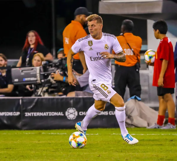 Doğu RUTHERFORD, NJ - 26 Temmuz 2019: MetLife Stadyumu 'nda oynanan 2019 Uluslararası Şampiyonlar Kupası' nda Real Madrid # 8 'den Toni Kroos ile oynanan karşılaşma. Real Madrid 3-7 yenildi
