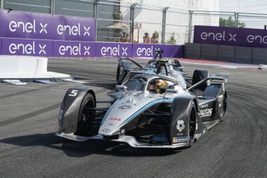 NEW YORK - 10 Temmuz 2021: Mercedes-EQ Formula E takımından Stoffel Vandoorne (5) 2021 ABB Formula E Dünya Şampiyonası 'nda Formula E-Prix 10 yarışında Red Hook