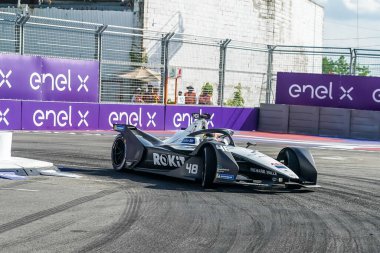 NEW YORK - 10 Temmuz 2021: ROKiT Venturi Yarış Takımı 'ndan Edoardo Mortara (48) 2021 ABB Formula E Dünya Şampiyonası' nda Formula E-Prix 10 yarışında Red Hook