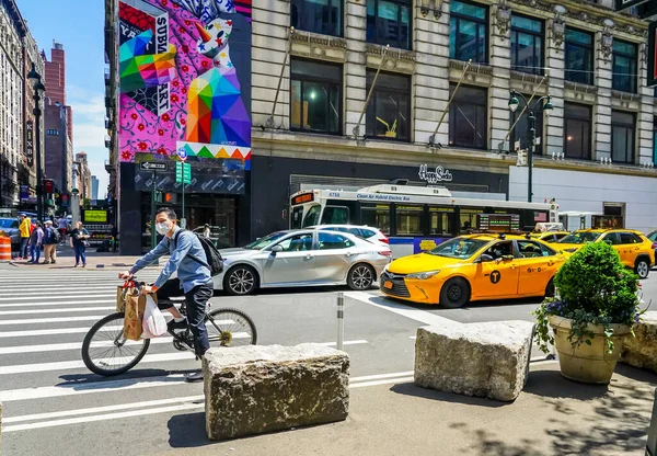 New York Mayıs 2021 Manhattan Daki Herald Meydanı Nda Bisiklete — Stok fotoğraf