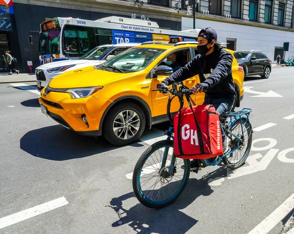 New York Mai 2021 Zusteller Fährt Fahrrad Herald Square Manhattan — Stockfoto