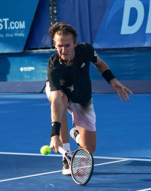 DELRAY BEACH, FLORIDA - 18 Şubat 2022: Florida 'da düzenlenen 2022 Delray Beach Open turnuvasında ABD' li profesyonel tenisçi Sebastian Korda çeyrek final maçında