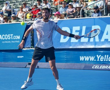 DELRAY BEACH, FLORIDA - 18 Şubat 2022: Büyük Britanya 'dan profesyonel tenisçi Cameron Norrie Florida' da düzenlenen 2022 Delray Beach Open turnuvasında oynadığı çeyrek final maçında