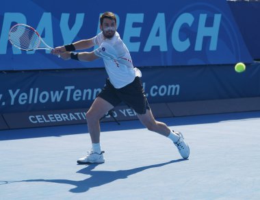DELRAY BEACH, FLORIDA - 18 Şubat 2022: Büyük Britanya 'dan profesyonel tenisçi Cameron Norrie Florida' da düzenlenen 2022 Delray Beach Open turnuvasında oynadığı çeyrek final maçında