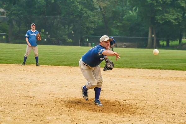 New York City July 2021 Softball Teams Playing Heckscher Ballfields — Stock Photo, Image