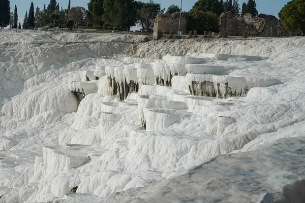 Pamukkale Travertine游泳池和梯田 Pamukkale是教科文组织在土耳其的著名世界遗产 — 图库照片