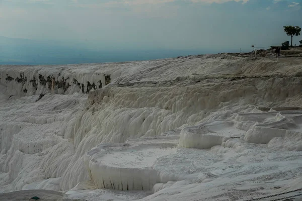 Pamukkale Travertine游泳池和梯田 Pamukkale是教科文组织在土耳其的著名世界遗产 — 图库照片