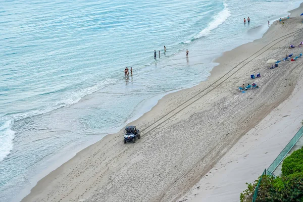 Riviera Beach Florida February 2022 Local Police Patrols Beach Singer — Stock Photo, Image