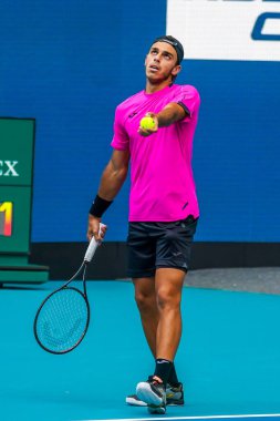 MIAMI GARDENS, FLORIDA - 30 Mart 2022: Arjantinli tenisçi Francisco Cerundolo Miami 'deki Hard Rock Stadyumu' nda oynadığı çeyrek final maçında