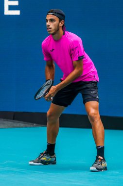 MIAMI GARDENS, FLORIDA - 30 Mart 2022: Arjantinli tenisçi Francisco Cerundolo Miami 'deki Hard Rock Stadyumu' nda oynadığı çeyrek final maçında