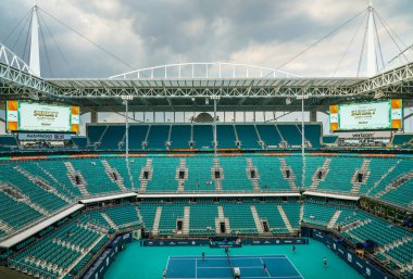 MIAMI GARDENS, FLORIDA - 1 Nisan 2022: Miami Gardens, Florida 'da düzenlenen Miami Açık Tenis Turnuvası sırasında Hard Rock Stadyumu