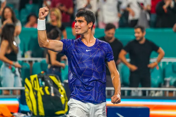 Miami Gardens Florida Aprile 2022 Tennista Spagnolo Carlos Alcaraz Festeggia — Foto Stock