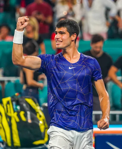 Miami Gardens Florida Aprile 2022 Tennista Spagnolo Carlos Alcaraz Festeggia — Foto Stock