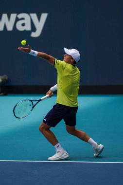 MIAMI GARDENS, FLORIDA - 3 APRIL 2022 Miami Açık 2022 finalisti Casper Ruud, Miami, Florida 'daki Hard Rock Stadyumu' nda Carlos Alcaraz 'a karşı oynadığı erkekler final maçında