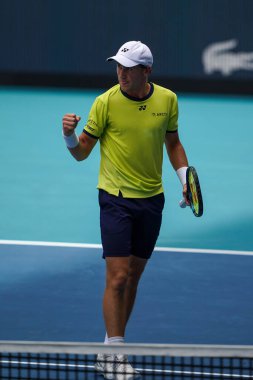 MIAMI GARDENS, FLORIDA - 3 APRIL 2022 Miami Açık 2022 finalisti Casper Ruud, Miami, Florida 'daki Hard Rock Stadyumu' nda Carlos Alcaraz 'a karşı oynadığı erkekler final maçında