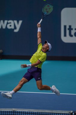 MIAMI GARDENS, FLORIDA - 3 APRIL 2022 Miami Açık 2022 finalisti Casper Ruud, Miami, Florida 'daki Hard Rock Stadyumu' nda Carlos Alcaraz 'a karşı oynadığı erkekler final maçında