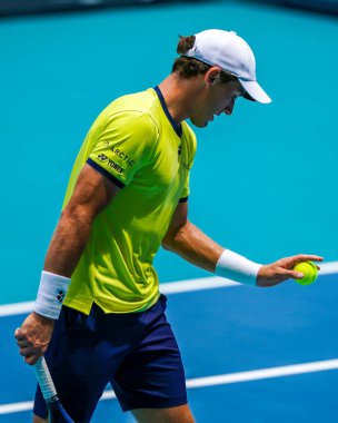 MIAMI GARDENS, FLORIDA - 3 APRIL 2022 Miami Açık 2022 finalisti Casper Ruud, Miami, Florida 'daki Hard Rock Stadyumu' nda Carlos Alcaraz 'a karşı oynadığı erkekler final maçında