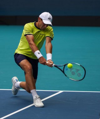 MIAMI GARDENS, FLORIDA - 3 APRIL 2022 Miami Açık 2022 finalisti Casper Ruud, Miami, Florida 'daki Hard Rock Stadyumu' nda Carlos Alcaraz 'a karşı oynadığı erkekler final maçında