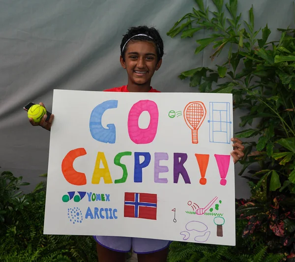 Miami Gardens Florida April 2022 Young Tennis Fan Supports Tennis — Stock Photo, Image