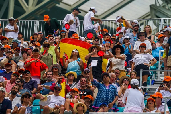 Miami Gardens Florida Aprile 2022 Tifosi Tennis Sostengono Carlos Alcaraz — Foto Stock