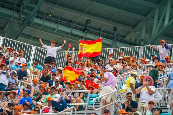 Miami Gardens Florida April 2022 Tennisfans Stödjer Carlos Alcaraz Spanien — Stockfoto