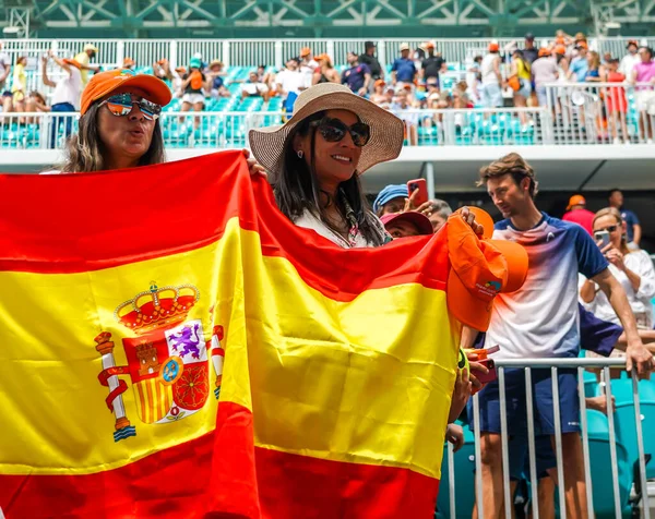 Miami Gardens Florida April 2022 Tennisfans Stödjer Carlos Alcaraz Spanien — Stockfoto