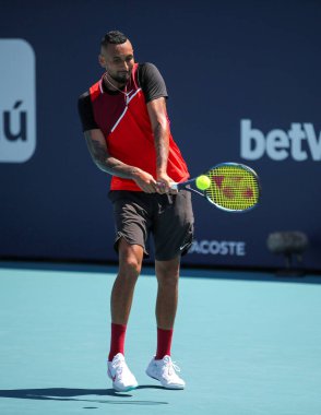 MIAMI GARDENS, FLORIDA - 26 Mart 2022: Avustralyalı profesyonel tenisçi Nick Kyrgios Miami 'de Miami Gardens, Florida' daki Hard Rock Stadyumu 'nda oynanan 16.