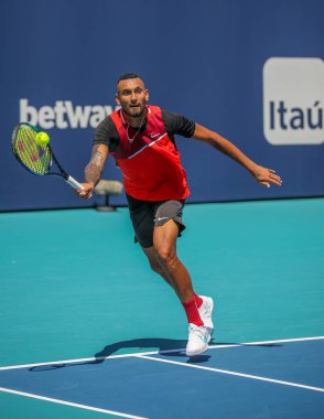MIAMI GARDENS, FLORIDA - 26 Mart 2022: Avustralyalı profesyonel tenisçi Nick Kyrgios Miami 'de Miami Gardens, Florida' daki Hard Rock Stadyumu 'nda oynanan 16.