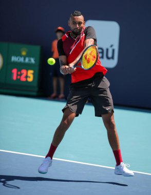 MIAMI GARDENS, FLORIDA - 26 Mart 2022: Avustralyalı profesyonel tenisçi Nick Kyrgios Miami 'de Miami Gardens, Florida' daki Hard Rock Stadyumu 'nda oynanan 16.