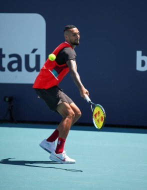 MIAMI GARDENS, FLORIDA - 26 Mart 2022: Avustralyalı profesyonel tenisçi Nick Kyrgios Miami 'de Miami Gardens, Florida' daki Hard Rock Stadyumu 'nda oynanan 16.
