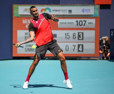 MIAMI GARDENS, FLORIDA - 26 Mart 2022: Avustralyalı profesyonel tenisçi Nick Kyrgios Miami 'de Miami Gardens, Florida' daki Hard Rock Stadyumu 'nda oynanan 16.