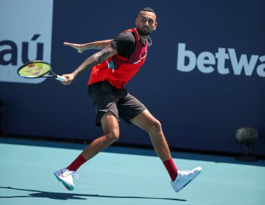 MIAMI GARDENS, FLORIDA - 26 Mart 2022: Avustralyalı profesyonel tenisçi Nick Kyrgios Miami 'de Miami Gardens, Florida' daki Hard Rock Stadyumu 'nda oynanan 16.