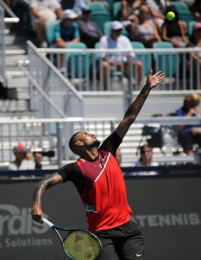 MIAMI GARDENS, FLORIDA - 26 Mart 2022: Avustralyalı profesyonel tenisçi Nick Kyrgios Miami 'de Miami Gardens, Florida' daki Hard Rock Stadyumu 'nda oynanan 16.