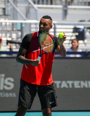 MIAMI GARDENS, FLORIDA - 26 Mart 2022: Avustralyalı profesyonel tenisçi Nick Kyrgios Miami 'de Miami Gardens, Florida' daki Hard Rock Stadyumu 'nda oynanan 16.