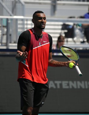 MIAMI GARDENS, FLORIDA - 26 Mart 2022: Avustralyalı profesyonel tenisçi Nick Kyrgios Miami 'de Miami Gardens, Florida' daki Hard Rock Stadyumu 'nda oynanan 16.