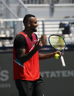 MIAMI GARDENS, FLORIDA - 26 Mart 2022: Avustralyalı profesyonel tenisçi Nick Kyrgios Miami 'de Miami Gardens, Florida' daki Hard Rock Stadyumu 'nda oynanan 16.
