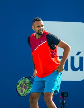 MIAMI GARDENS, FLORIDA - 31 Mart 2022: Avustralyalı profesyonel tenisçi Nick Kyrgios, Miami Açık erkekler yarı final maçında Miami Gardens, Florida 'daki Hard Rock Stadyumu' nda