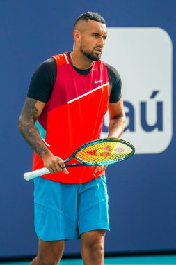 MIAMI GARDENS, FLORIDA - 31 Mart 2022: Avustralyalı profesyonel tenisçi Nick Kyrgios, Miami Açık erkekler yarı final maçında Miami Gardens, Florida 'daki Hard Rock Stadyumu' nda