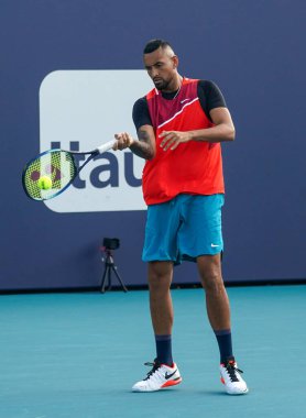 MIAMI GARDENS, FLORIDA - 31 Mart 2022: Avustralyalı profesyonel tenisçi Nick Kyrgios, Miami Açık erkekler yarı final maçında Miami Gardens, Florida 'daki Hard Rock Stadyumu' nda