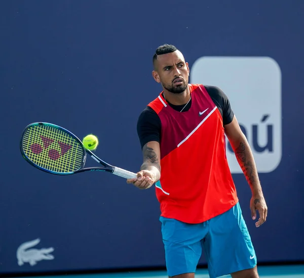 MIAMI GARDENS, FLORIDA - 31 Mart 2022: Avustralyalı profesyonel tenisçi Nick Kyrgios, Miami Açık erkekler yarı final maçında Miami Gardens, Florida 'daki Hard Rock Stadyumu' nda