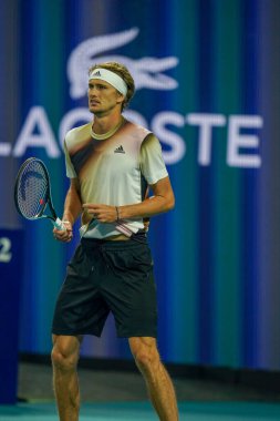 MIAMI GARDENS, FLORIDA - 30 Mart 2022: Miami Açık 2022 çeyrek final maçı sırasında Miami Gardens, Florida 'daki Hard Rock Stadyumu' nda profesyonel tenis oyuncusu Alexander Zverev