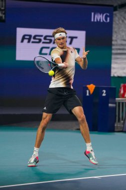 MIAMI GARDENS, FLORIDA - 30 Mart 2022: Miami Açık 2022 çeyrek final maçı sırasında Miami Gardens, Florida 'daki Hard Rock Stadyumu' nda profesyonel tenis oyuncusu Alexander Zverev