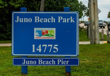 JUNO BEACH, FLORIDA - 23 HAZİRAN 2022 Juno, Florida 'daki Juno Beach Park tabelası