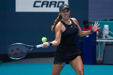 MIAMI GARDENS, FLORIDA - 30 Mart 2022: ABD 'li profesyonel tenisçi Jessica Pegula Miami Open 2022 çeyrek final maçında Florida' daki Hard Rock Stadyumu 'nda