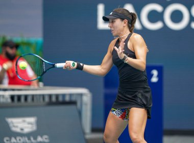 MIAMI GARDENS, FLORIDA - 30 Mart 2022: ABD 'li profesyonel tenisçi Jessica Pegula Miami Open 2022 çeyrek final maçında Florida' daki Hard Rock Stadyumu 'nda