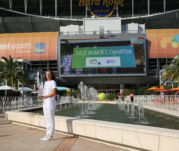 マイアミ ガーデンズ フロリダ州 エイプリル2 2022 マイアミ オープン2022優勝者伊賀スイテク ポーランド フロリダ州マイアミ ガーデンズのハード — ストック写真