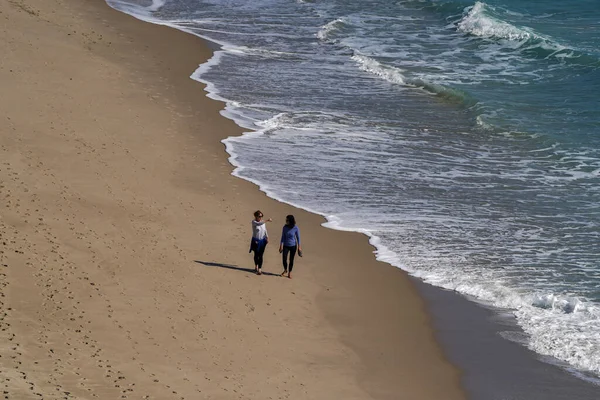 Riviera Beach Florida Marzo 2022 Mujeres Identificadas Caminan Por Playa — Foto de Stock