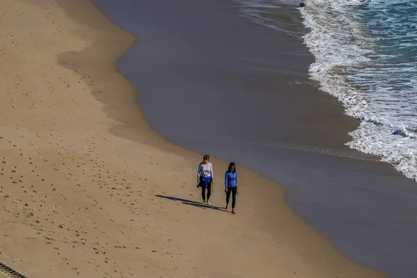 Riviera Beach Florida Marzo 2022 Mujeres Identificadas Caminan Por Playa — Foto de Stock